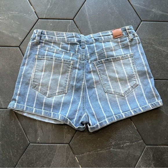 YMI Blue & White Light Wash Vertical Striped Jeans Denim Shorts - Picture 4 of 8